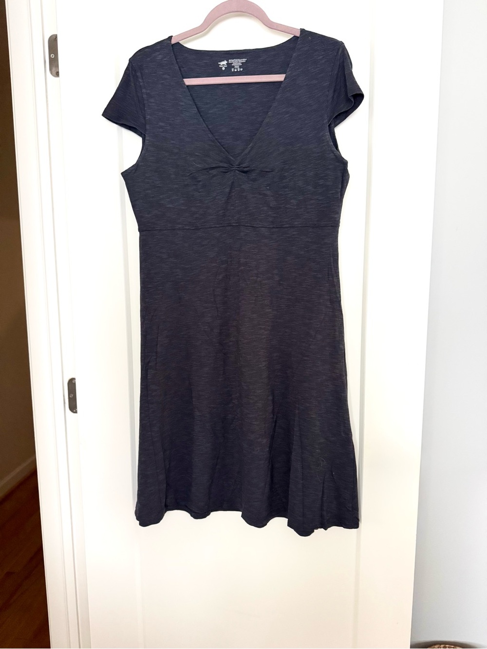 Horny Toad Women's Rosemarie dress heather grey. V-neck. front twist. EUC. 
Sz L